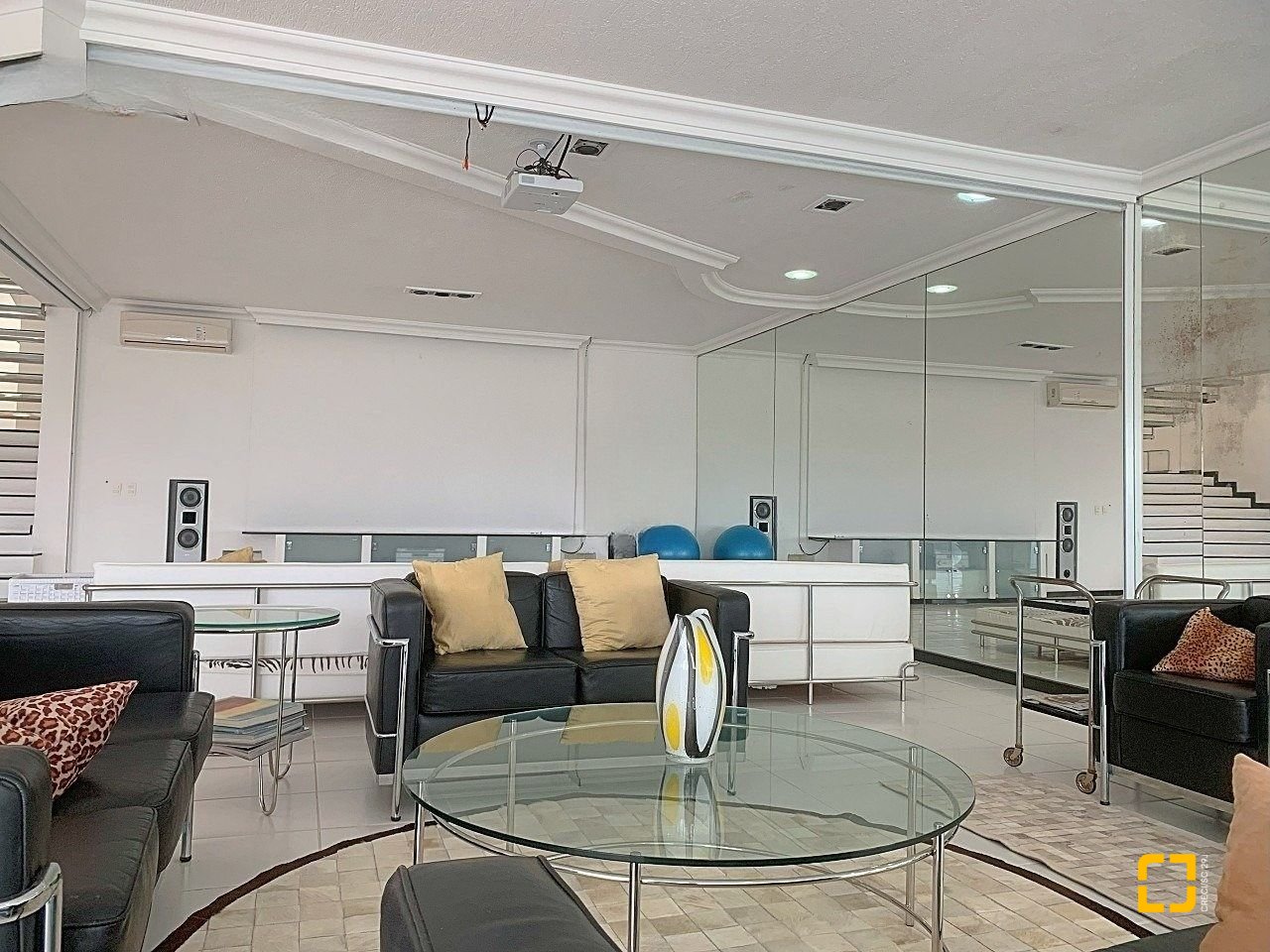 Casa com 870m², 8 quartos (sendo 8 suítes), 4 garagens, no bairro Lagoa da Conceição em Florianópolis