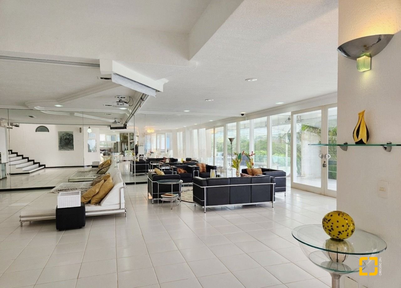 Casa com 870m², 8 quartos (sendo 8 suítes), 4 garagens, no bairro Lagoa da Conceição em Florianópolis