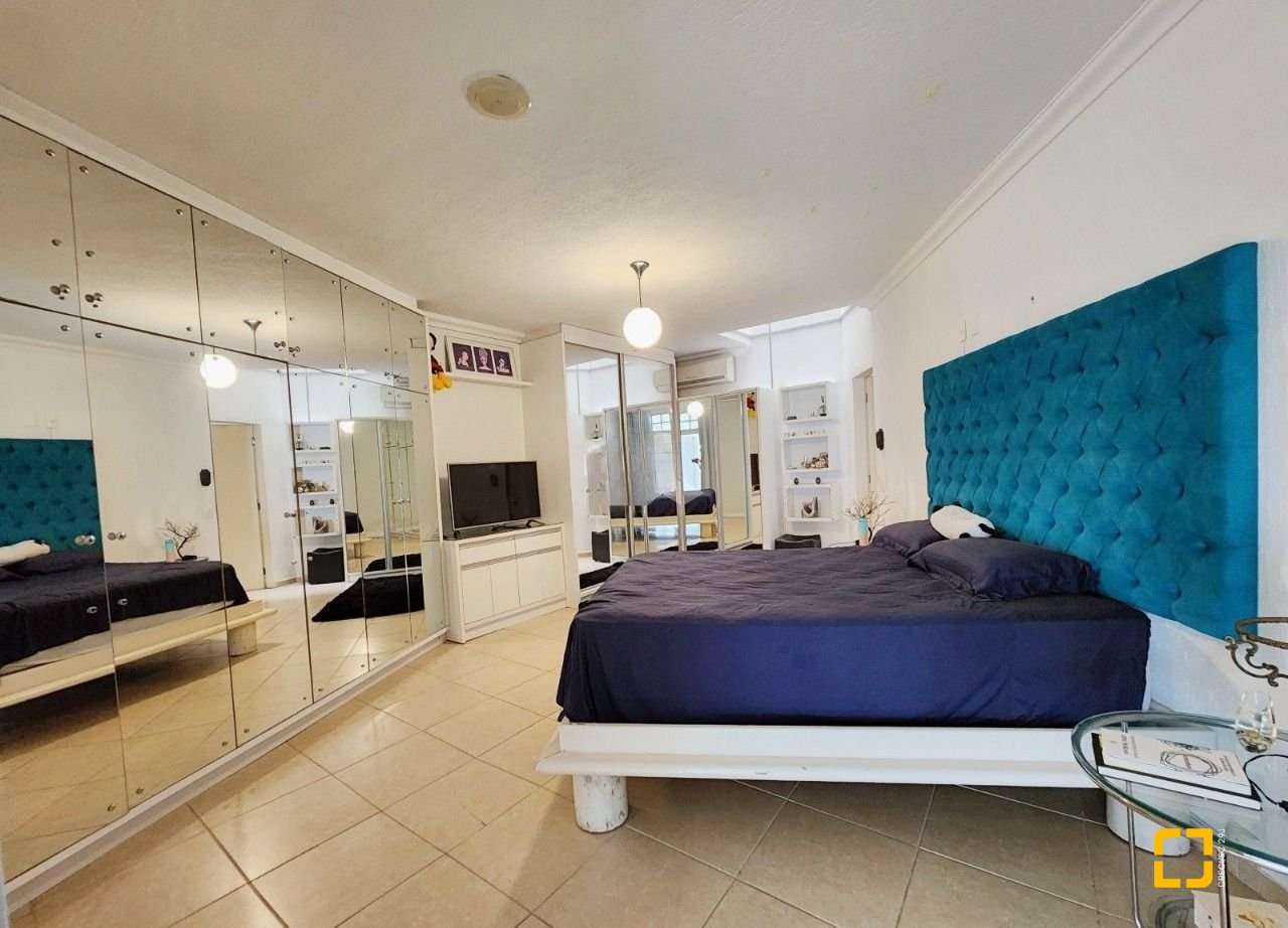 Casa com 870m², 8 quartos (sendo 8 suítes), 4 garagens, no bairro Lagoa da Conceição em Florianópolis