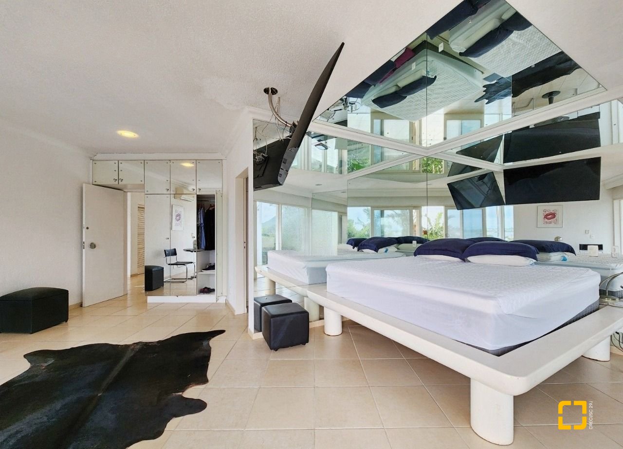 Casa com 870m², 8 quartos (sendo 8 suítes), 4 garagens, no bairro Lagoa da Conceição em Florianópolis