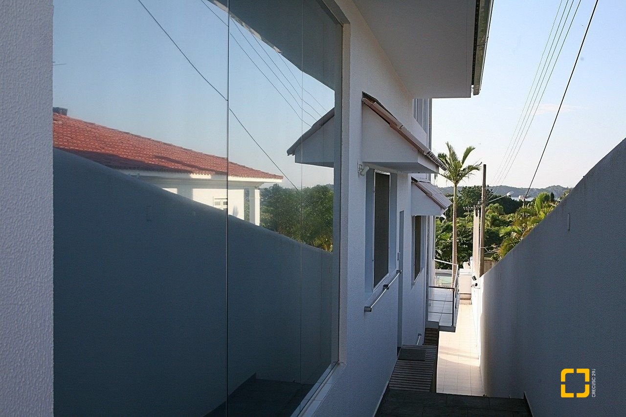 Casa com 870m², 8 quartos (sendo 8 suítes), 4 garagens, no bairro Lagoa da Conceição em Florianópolis
