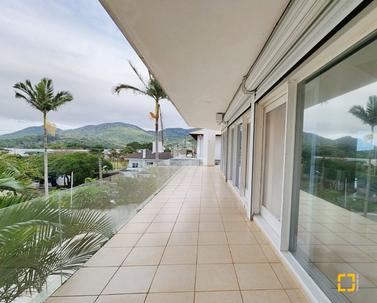 Casa com 870m², 16 quartos (sendo 8 suítes), 4 garagens, no bairro Lagoa da Conceição em Florianópolis