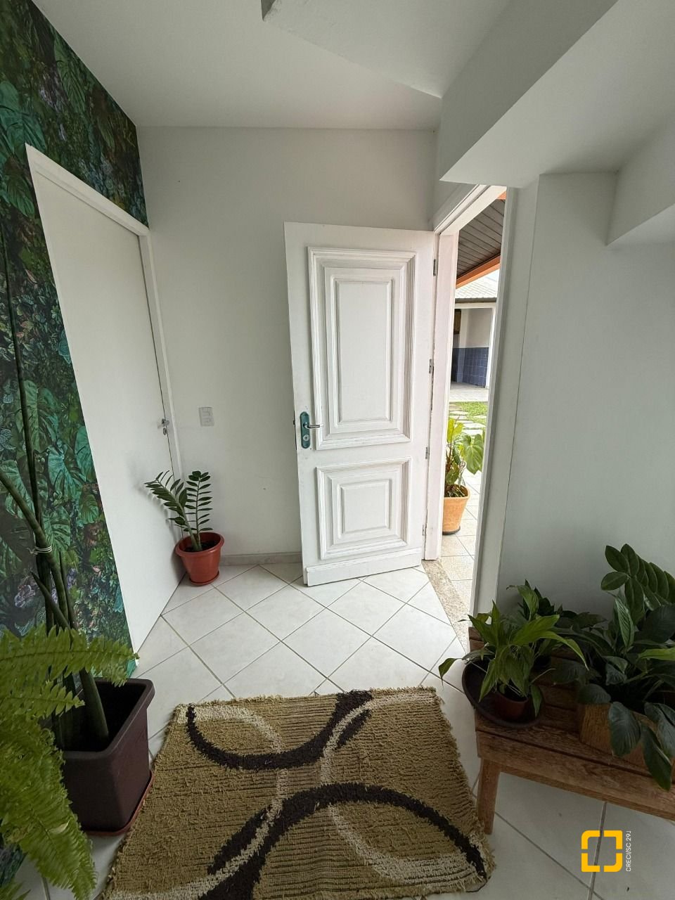 Casa com 502m², 9 quartos (sendo 3 suítes), 4 garagens, no bairro Ingleses em Florianópolis
