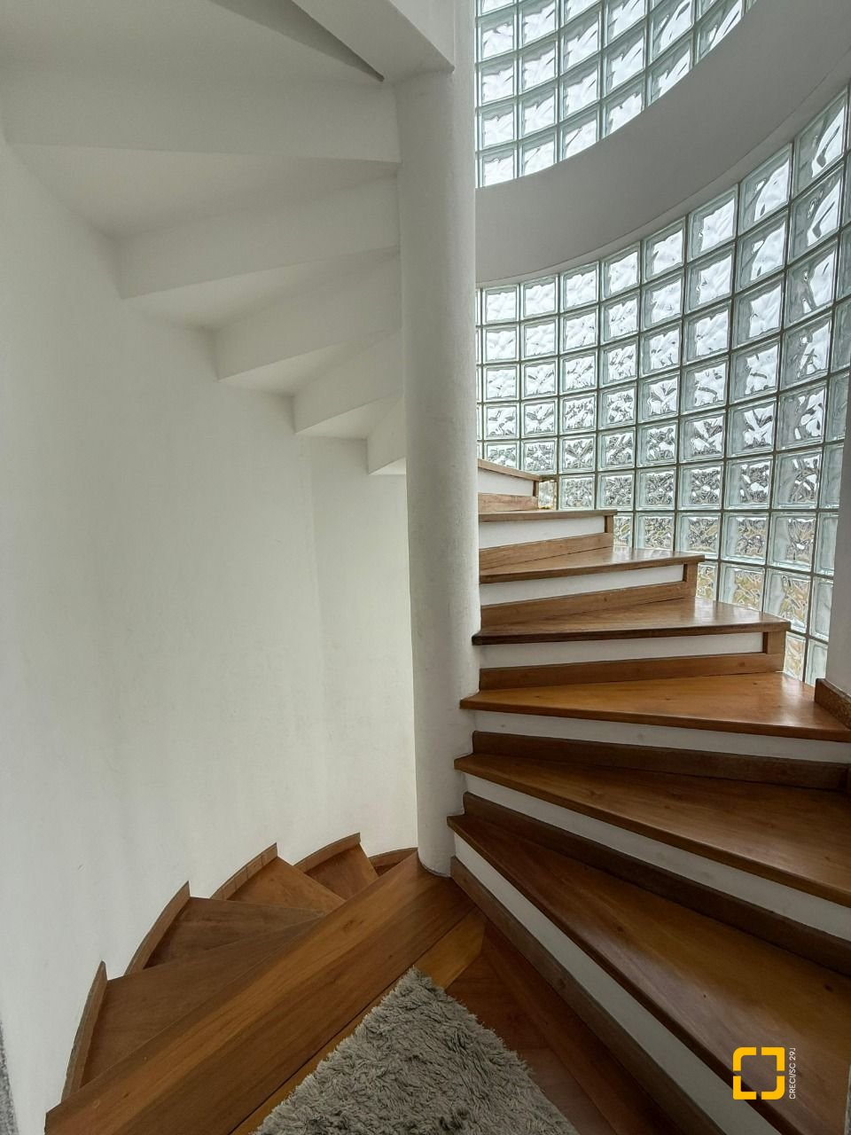Casa com 502m², 9 quartos (sendo 3 suítes), 4 garagens, no bairro Ingleses em Florianópolis