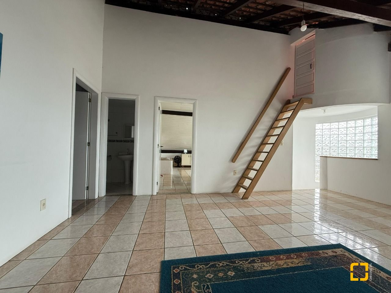 Casa com 502m², 9 quartos (sendo 3 suítes), 4 garagens, no bairro Ingleses em Florianópolis