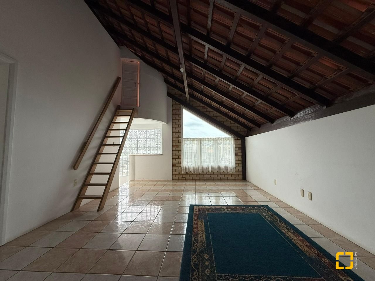 Casa com 502m², 9 quartos (sendo 3 suítes), 4 garagens, no bairro Ingleses em Florianópolis