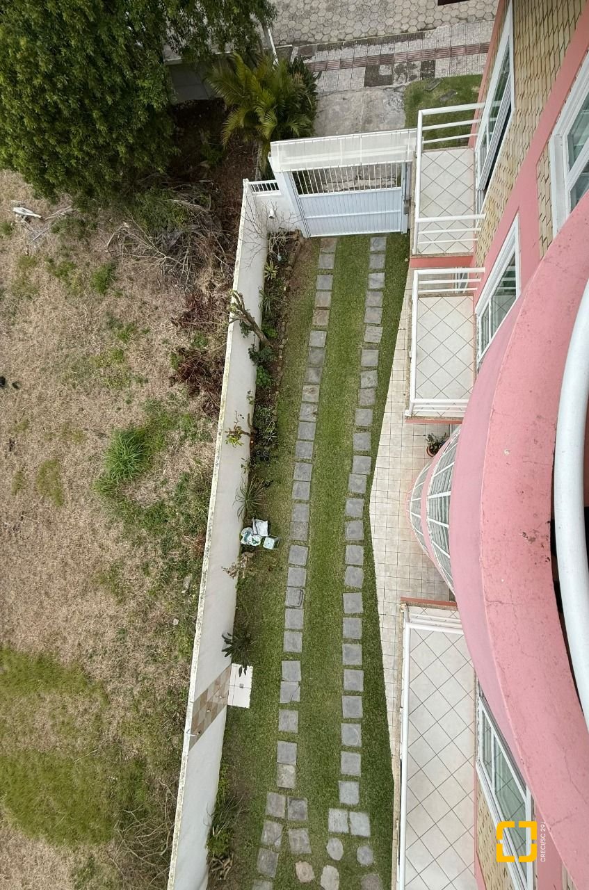 Casa com 502m², 9 quartos (sendo 3 suítes), 4 garagens, no bairro Ingleses em Florianópolis
