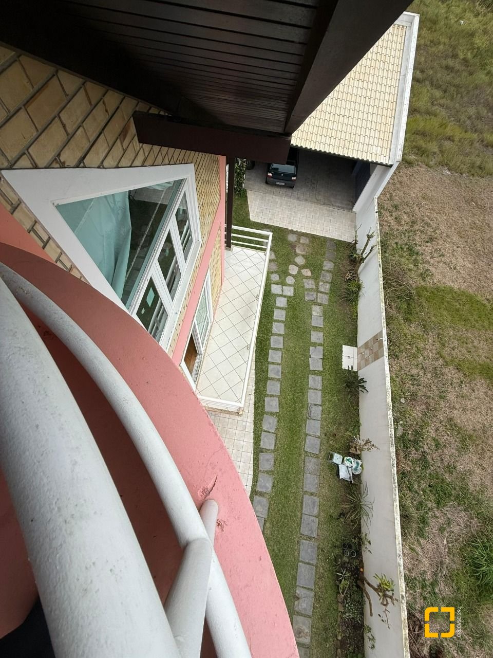 Casa com 502m², 9 quartos (sendo 3 suítes), 4 garagens, no bairro Ingleses em Florianópolis