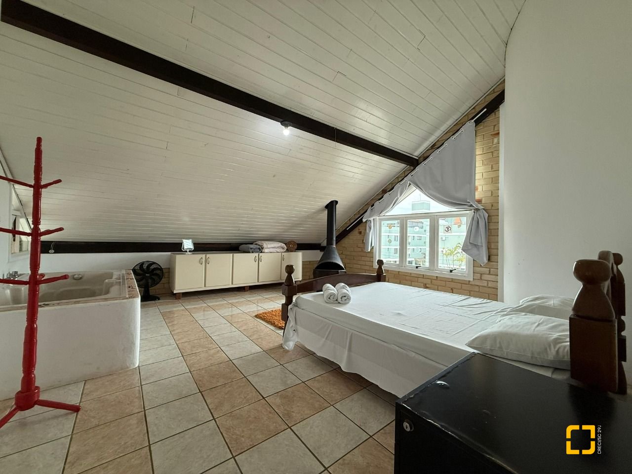 Casa com 502m², 9 quartos (sendo 3 suítes), 4 garagens, no bairro Ingleses em Florianópolis