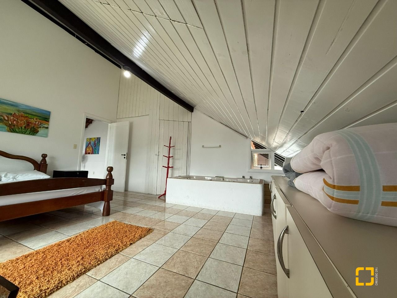 Casa com 502m², 9 quartos (sendo 3 suítes), 4 garagens, no bairro Ingleses em Florianópolis