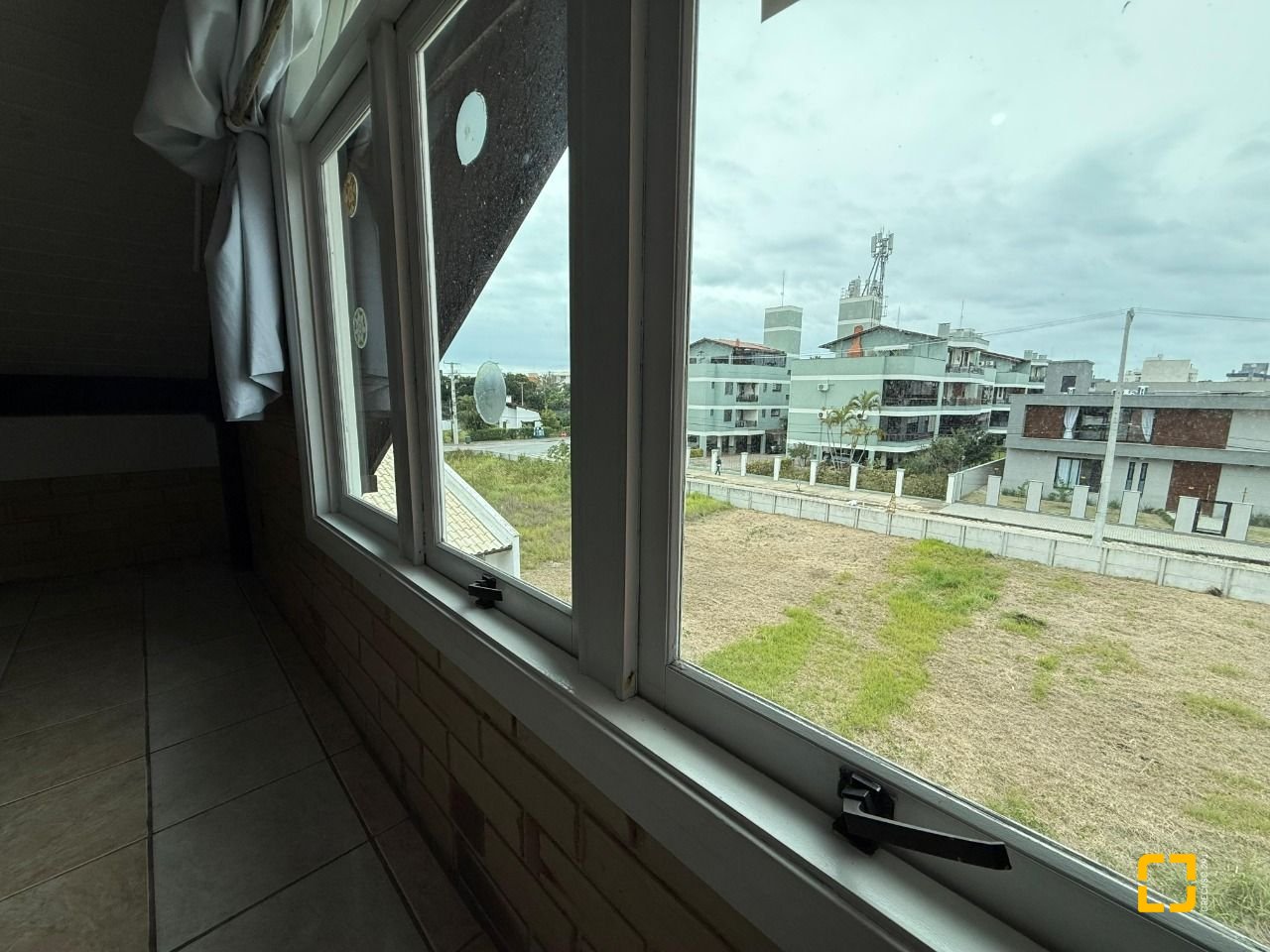 Casa com 502m², 9 quartos (sendo 3 suítes), 4 garagens, no bairro Ingleses em Florianópolis