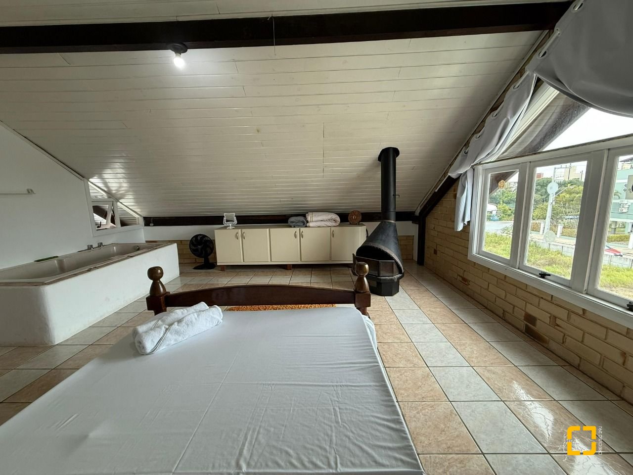 Casa com 502m², 9 quartos (sendo 3 suítes), 4 garagens, no bairro Ingleses em Florianópolis