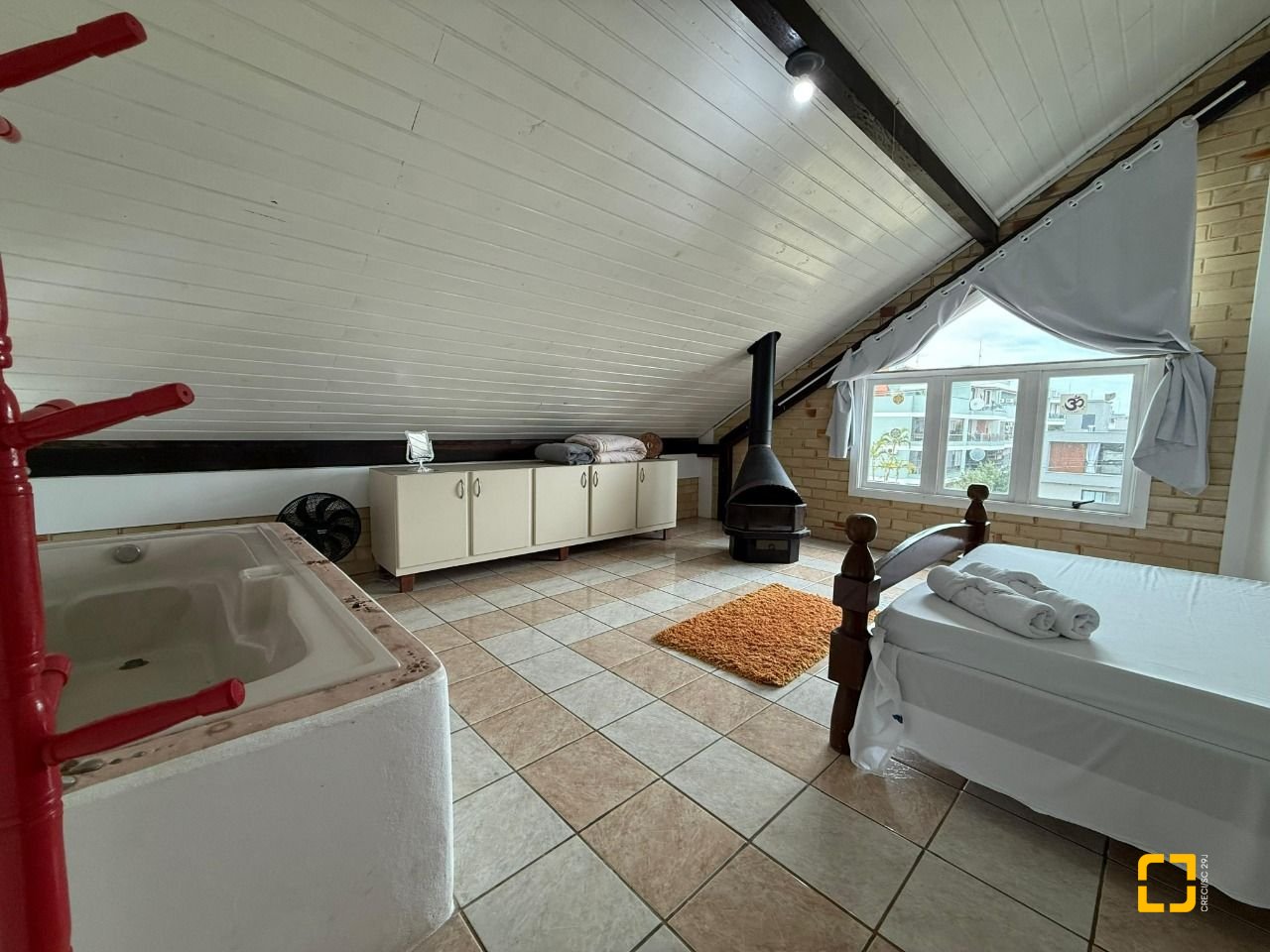 Casa com 502m², 9 quartos (sendo 3 suítes), 4 garagens, no bairro Ingleses em Florianópolis