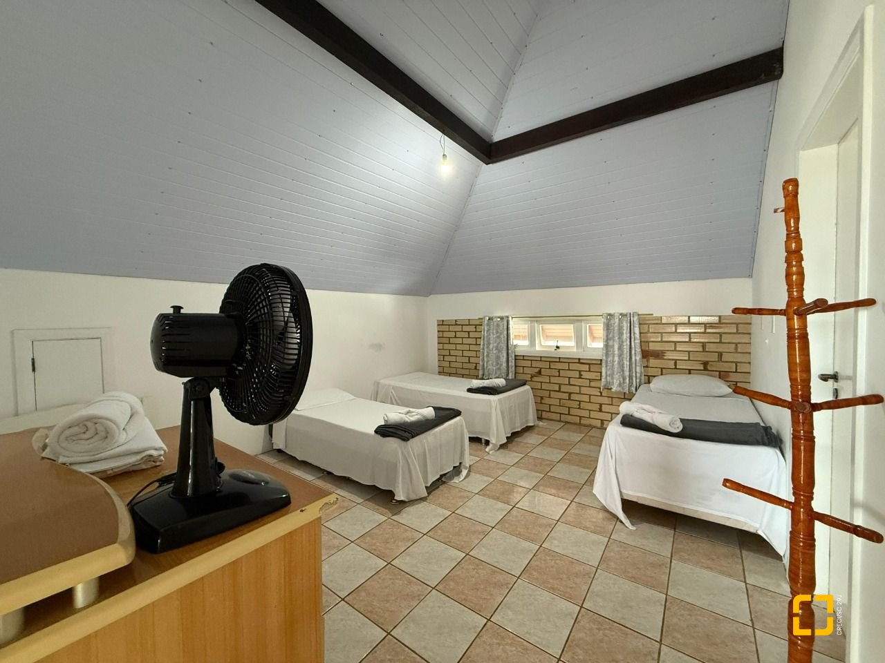 Casa com 502m², 9 quartos (sendo 3 suítes), 4 garagens, no bairro Ingleses em Florianópolis