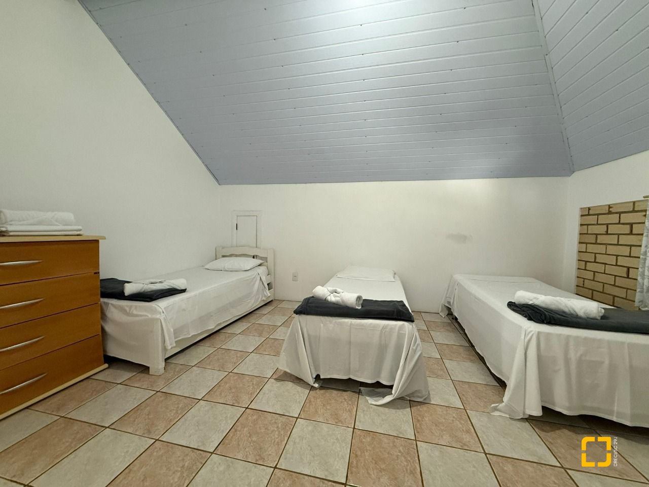 Casa com 502m², 9 quartos (sendo 3 suítes), 4 garagens, no bairro Ingleses em Florianópolis