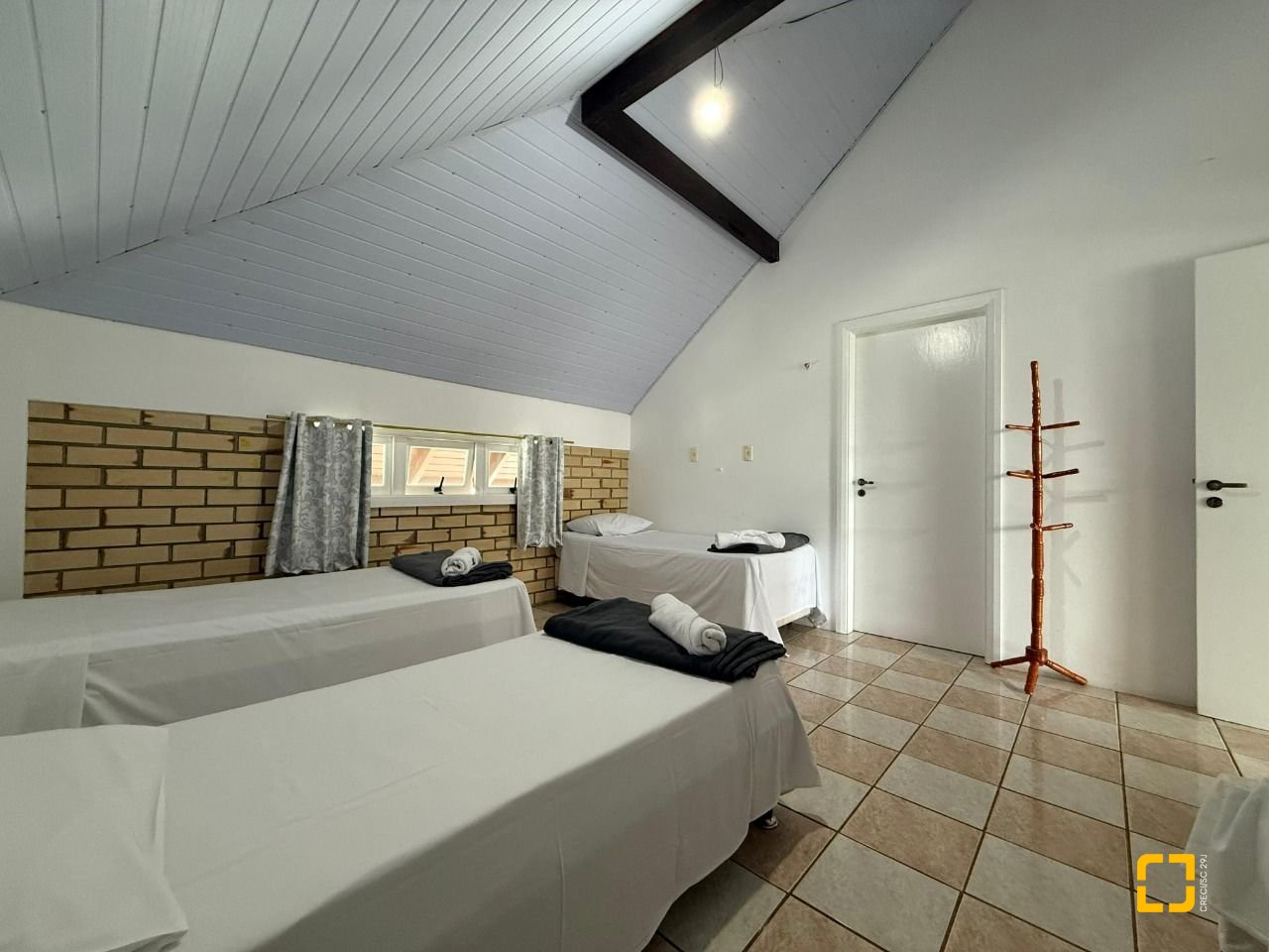 Casa com 502m², 9 quartos (sendo 3 suítes), 4 garagens, no bairro Ingleses em Florianópolis