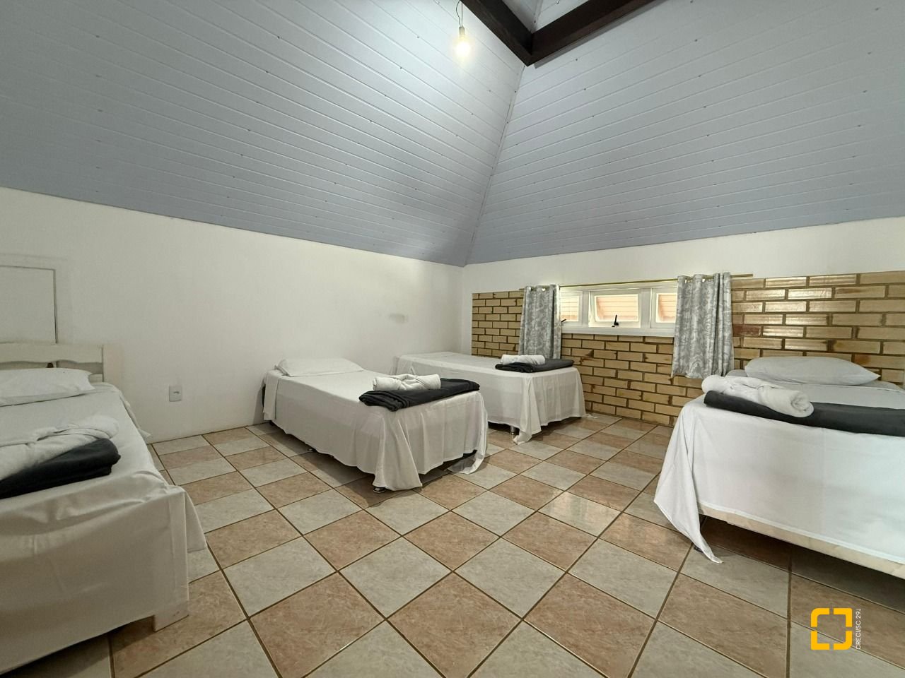 Casa com 502m², 9 quartos (sendo 3 suítes), 4 garagens, no bairro Ingleses em Florianópolis