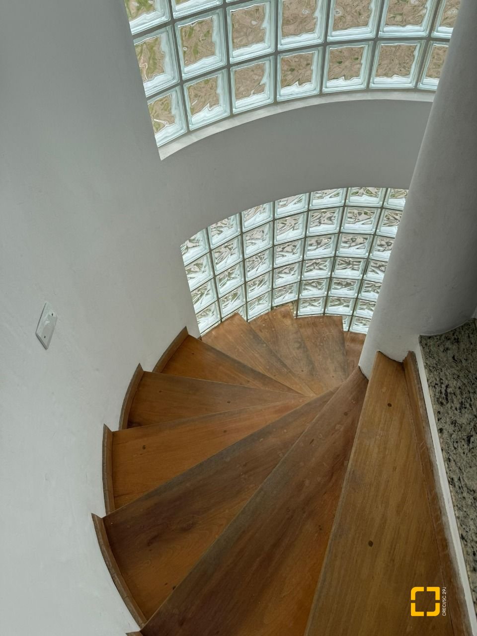 Casa com 502m², 9 quartos (sendo 3 suítes), 4 garagens, no bairro Ingleses em Florianópolis