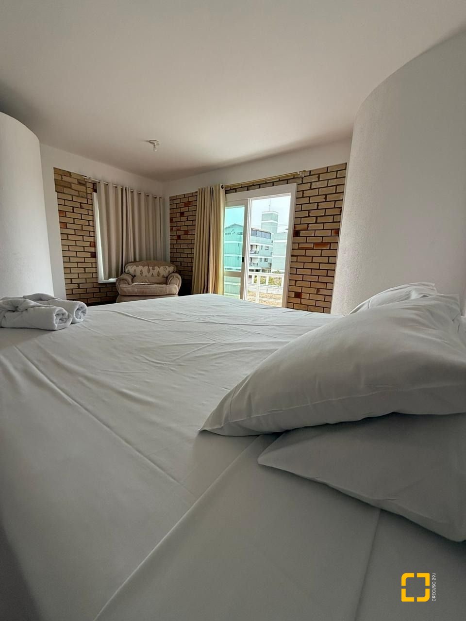 Casa com 502m², 9 quartos (sendo 3 suítes), 4 garagens, no bairro Ingleses em Florianópolis