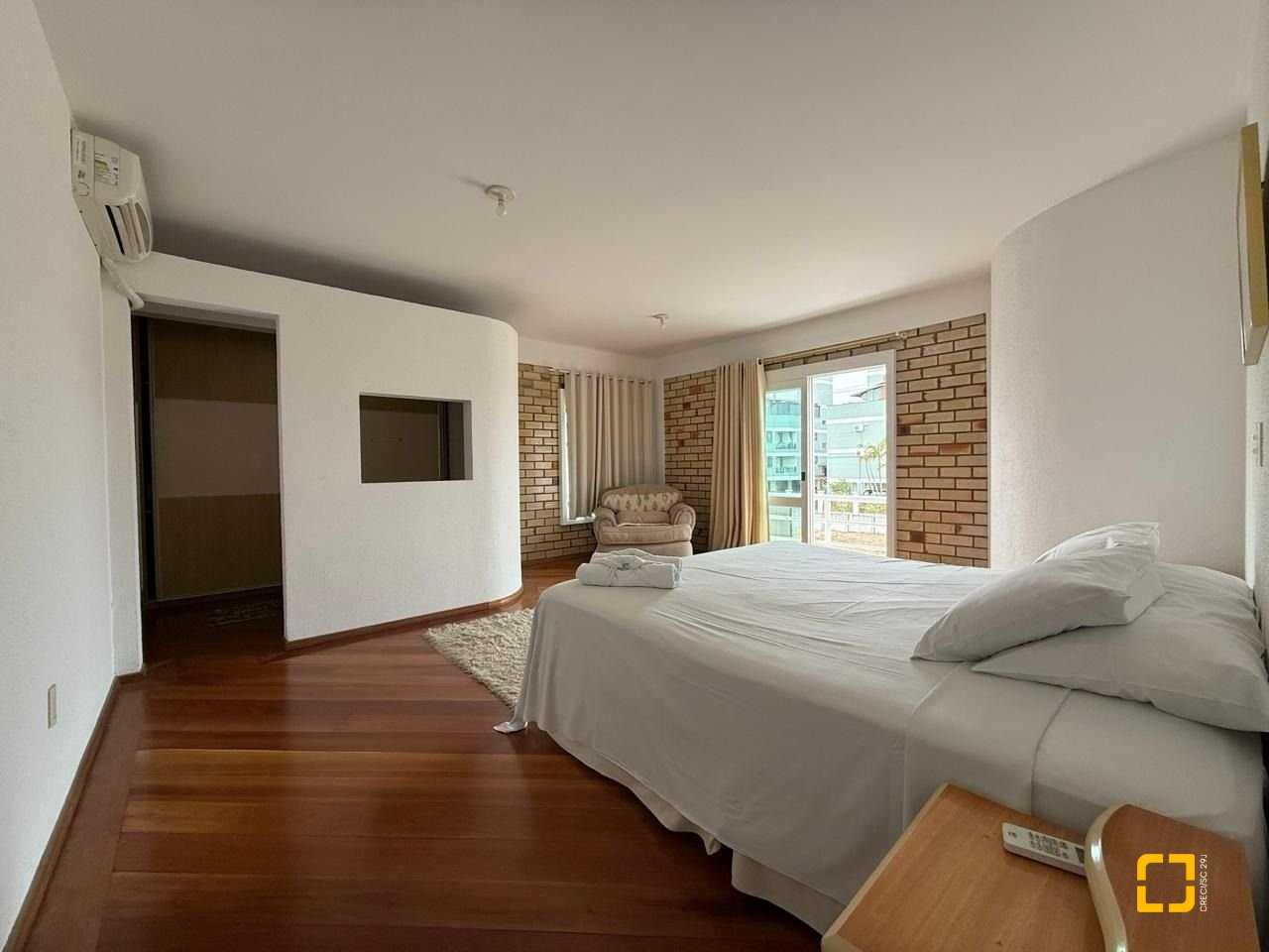 Casa com 502m², 9 quartos (sendo 3 suítes), 4 garagens, no bairro Ingleses em Florianópolis