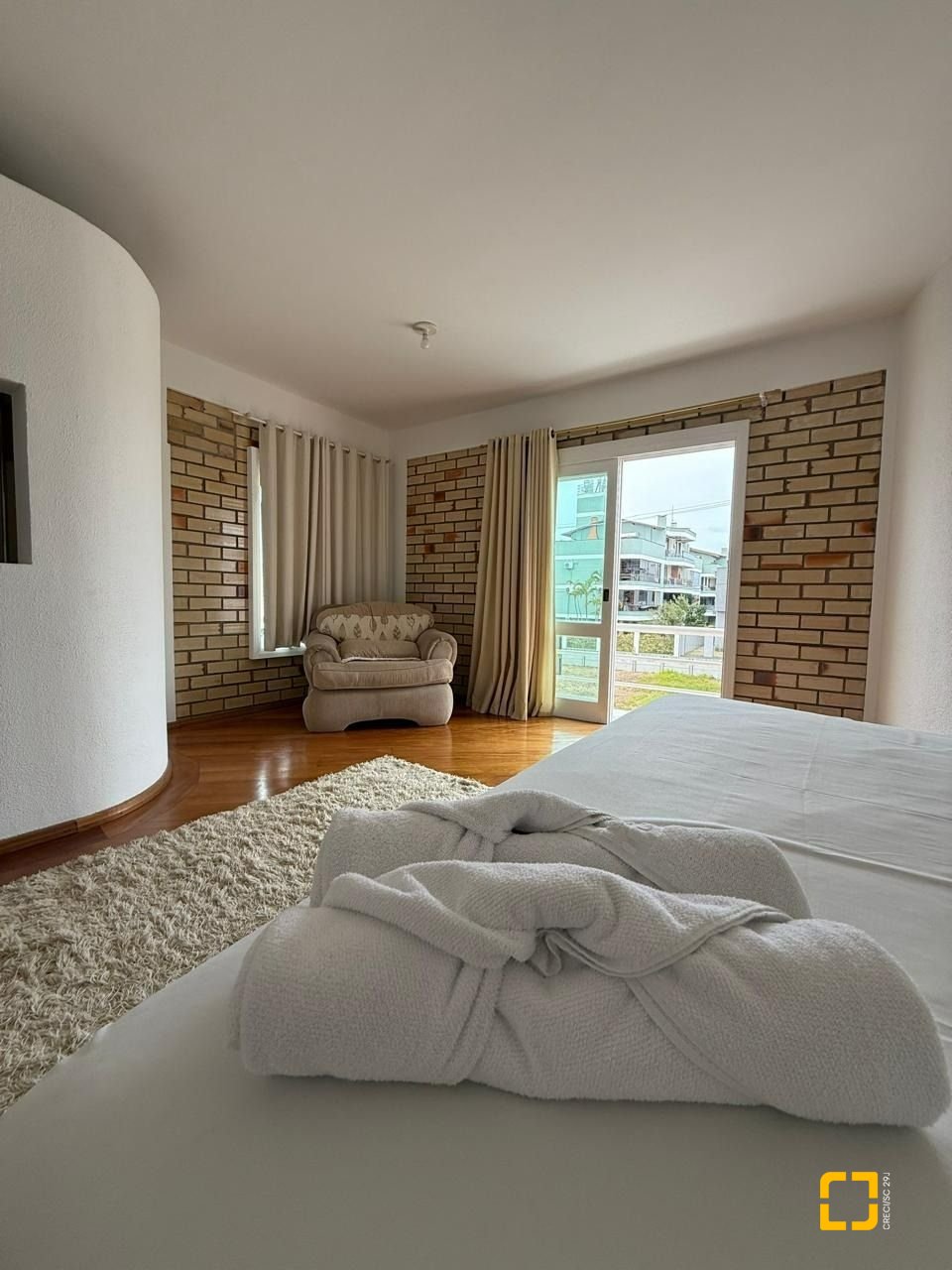 Casa com 502m², 9 quartos (sendo 3 suítes), 4 garagens, no bairro Ingleses em Florianópolis