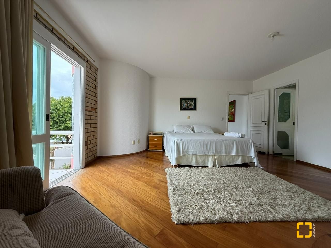 Casa com 502m², 9 quartos (sendo 3 suítes), 4 garagens, no bairro Ingleses em Florianópolis