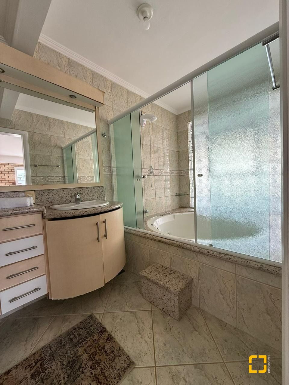 Casa com 502m², 9 quartos (sendo 3 suítes), 4 garagens, no bairro Ingleses em Florianópolis