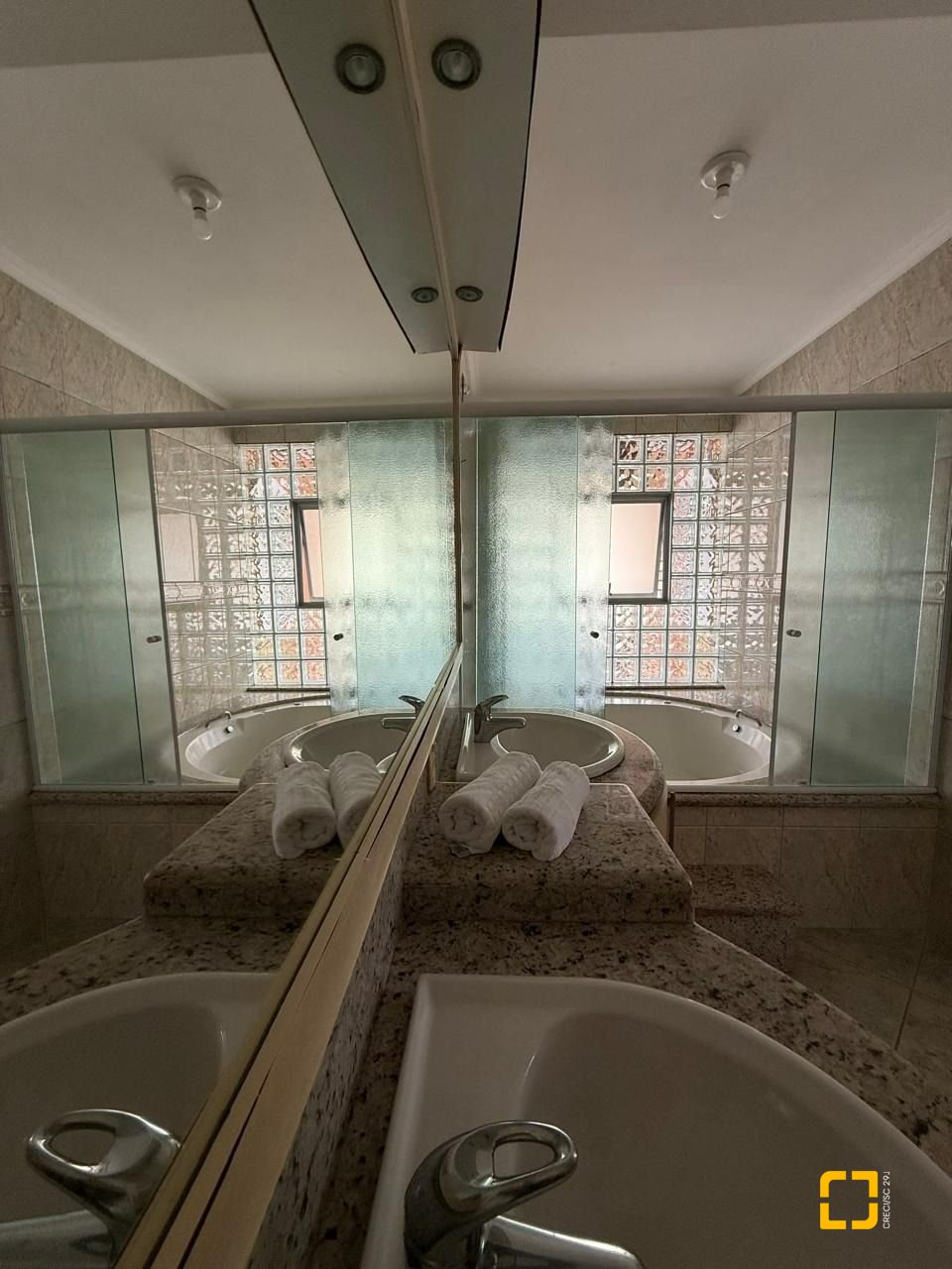 Casa com 502m², 9 quartos (sendo 3 suítes), 4 garagens, no bairro Ingleses em Florianópolis