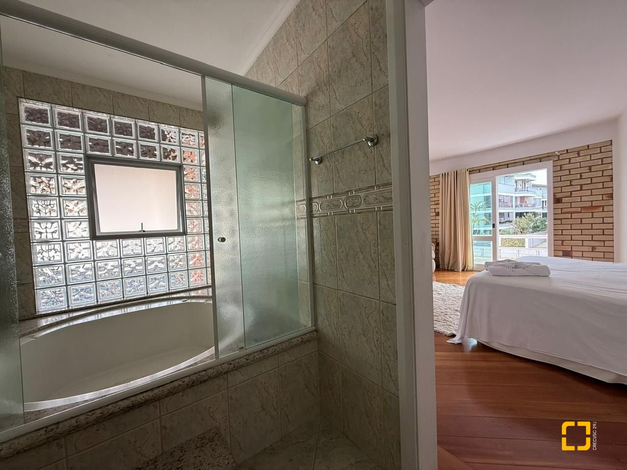 Casa com 502m², 9 quartos (sendo 3 suítes), 4 garagens, no bairro Ingleses em Florianópolis