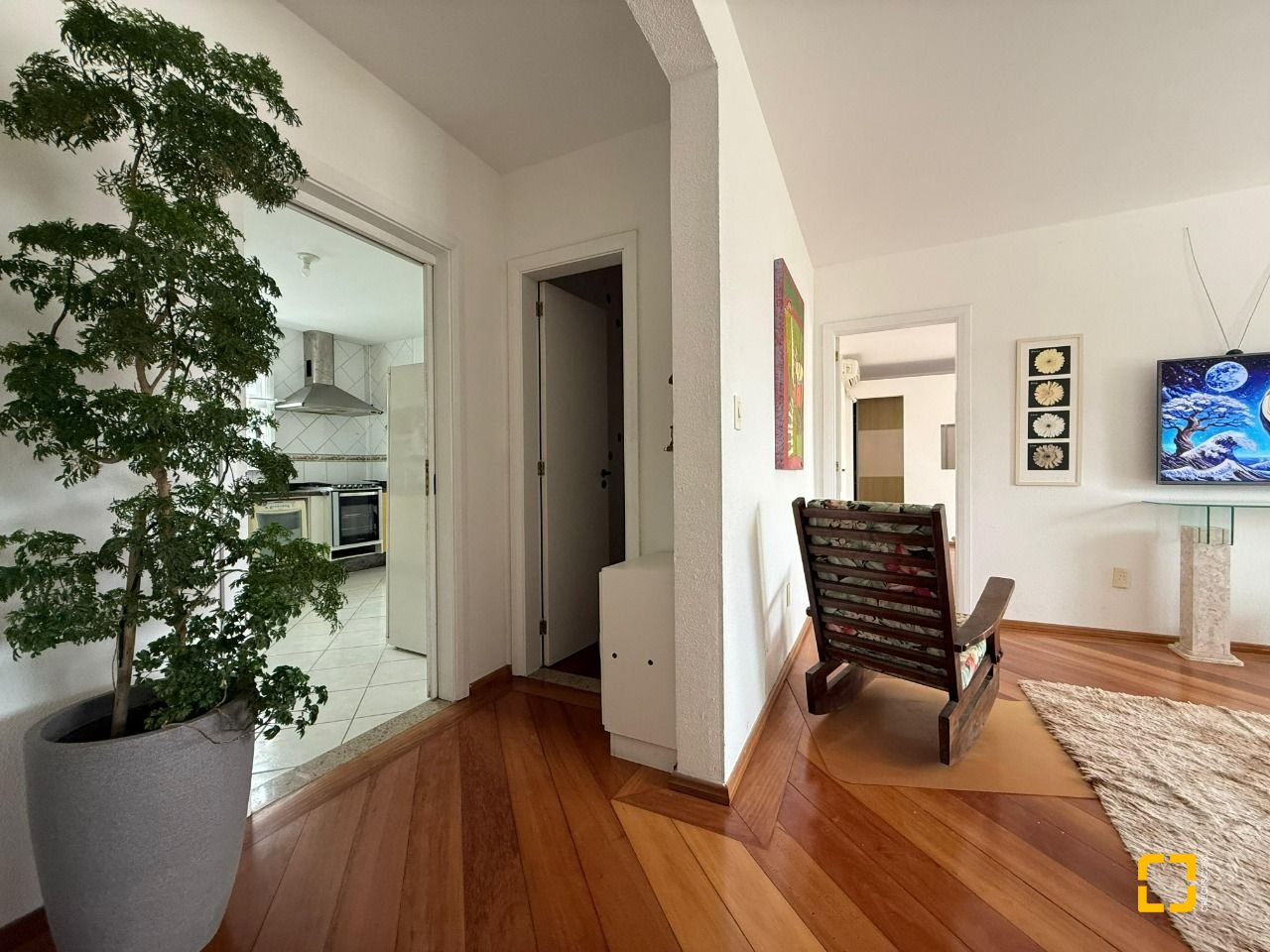 Casa com 502m², 9 quartos (sendo 3 suítes), 4 garagens, no bairro Ingleses em Florianópolis