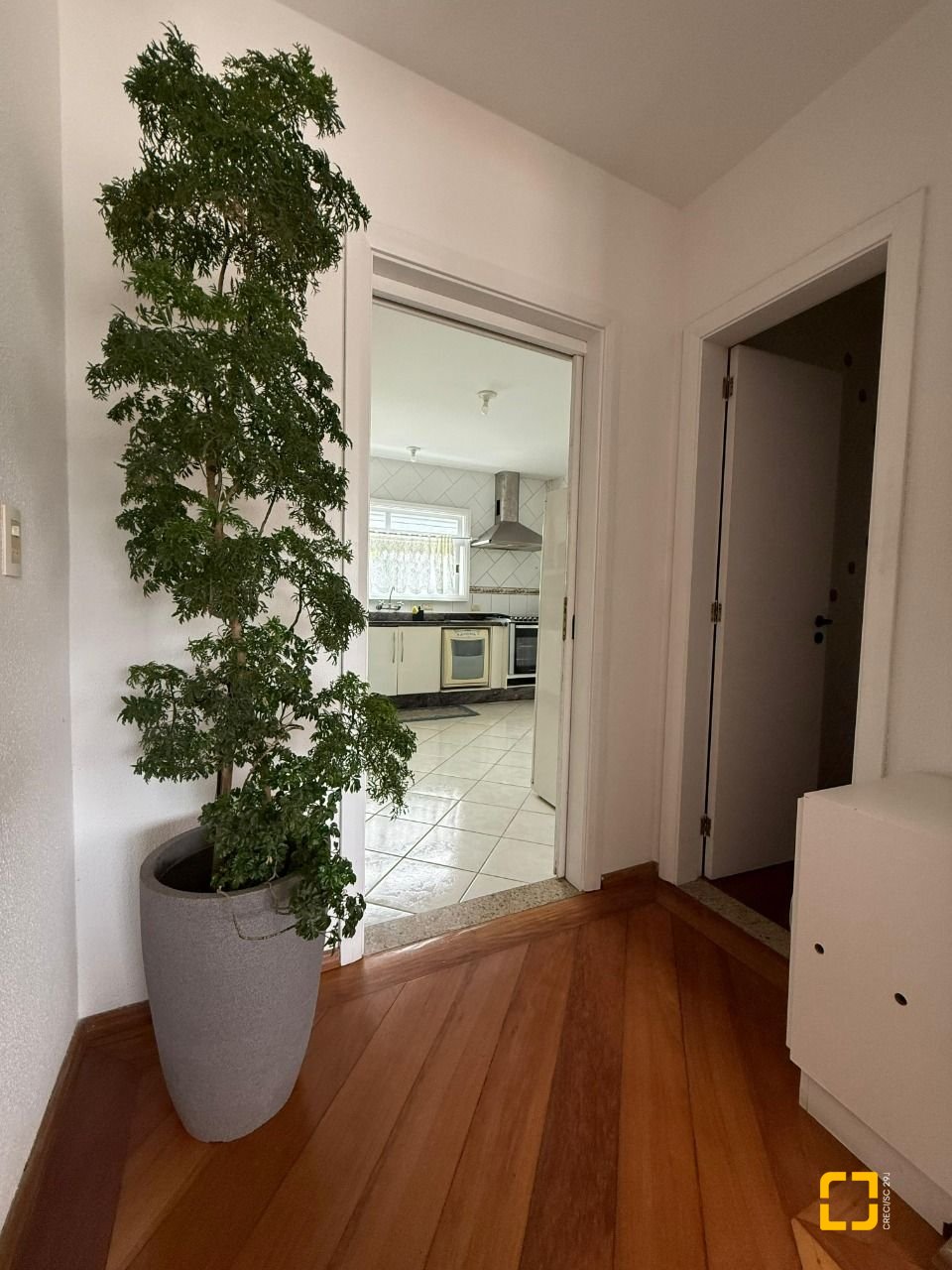 Casa com 502m², 9 quartos (sendo 3 suítes), 4 garagens, no bairro Ingleses em Florianópolis