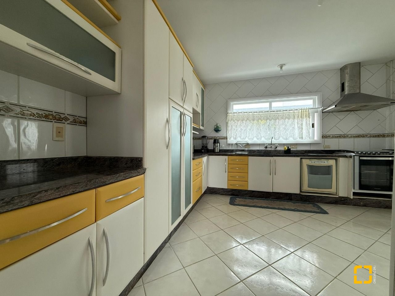Casa com 502m², 9 quartos (sendo 3 suítes), 4 garagens, no bairro Ingleses em Florianópolis
