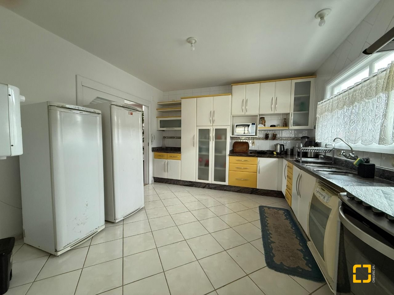 Casa com 502m², 9 quartos (sendo 3 suítes), 4 garagens, no bairro Ingleses em Florianópolis