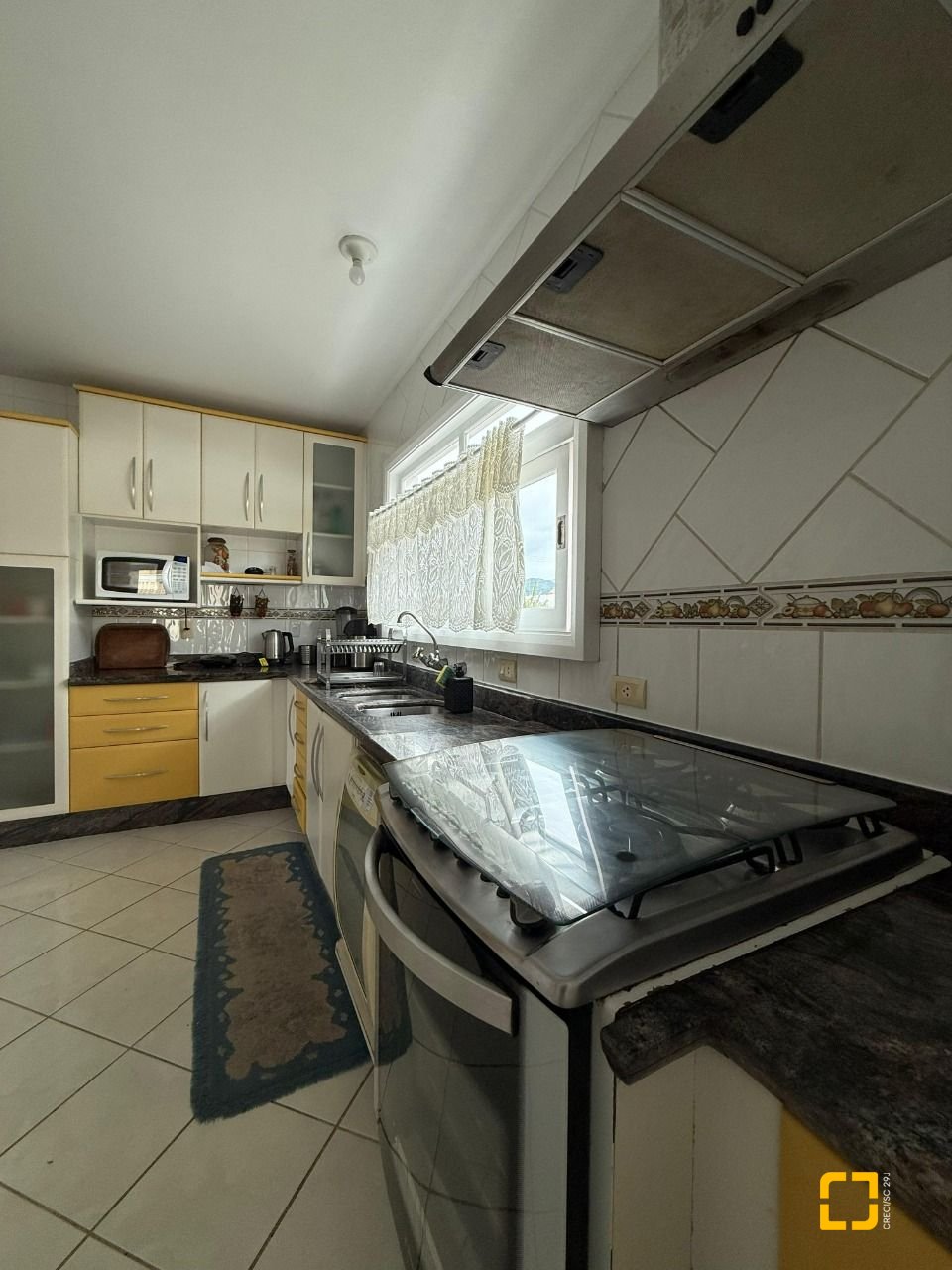 Casa com 502m², 9 quartos (sendo 3 suítes), 4 garagens, no bairro Ingleses em Florianópolis