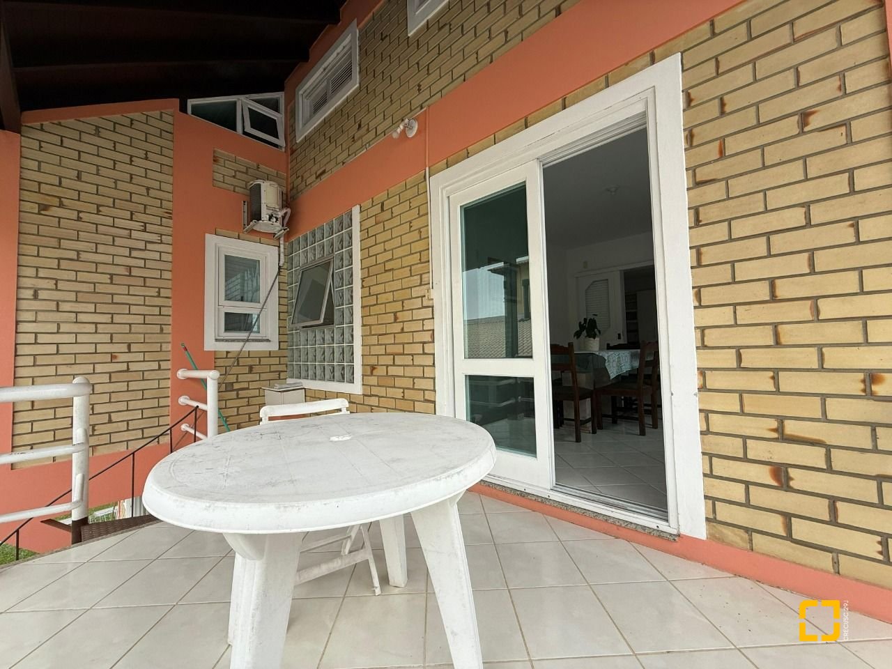 Casa com 502m², 9 quartos (sendo 3 suítes), 4 garagens, no bairro Ingleses em Florianópolis