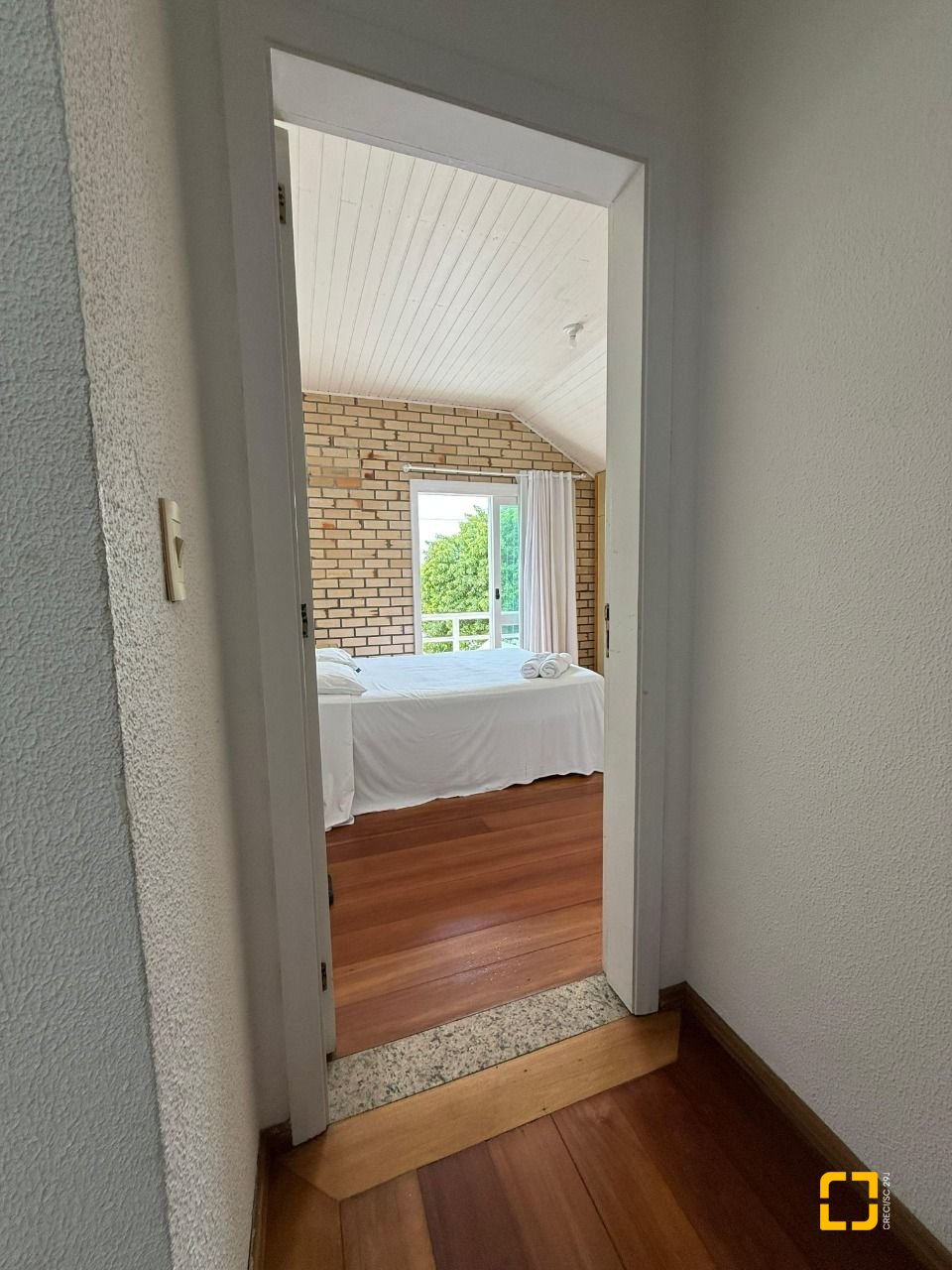 Casa com 502m², 9 quartos (sendo 3 suítes), 4 garagens, no bairro Ingleses em Florianópolis