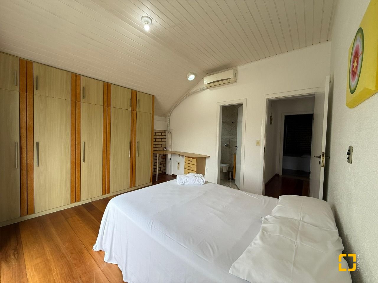 Casa com 502m², 9 quartos (sendo 3 suítes), 4 garagens, no bairro Ingleses em Florianópolis