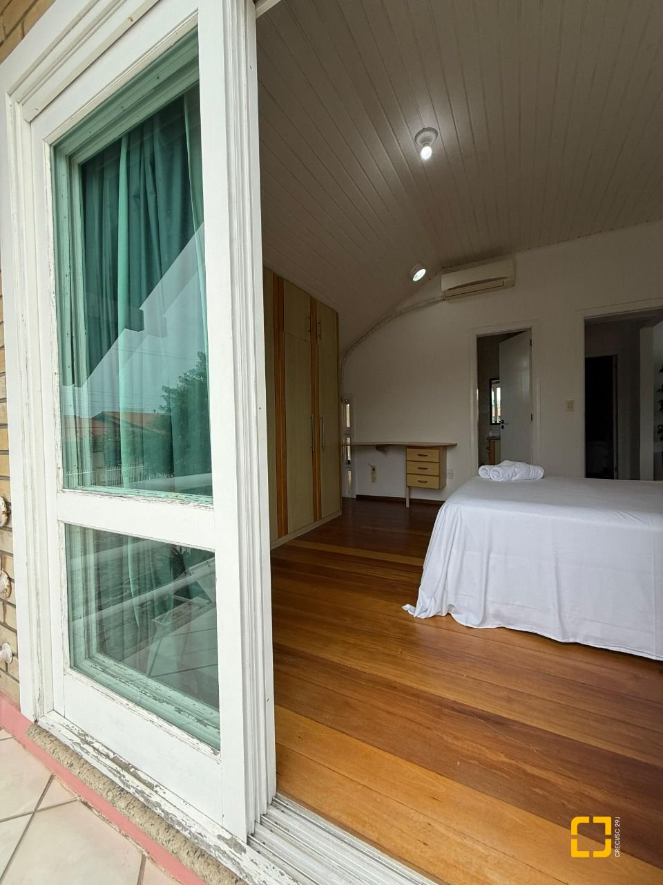 Casa com 502m², 9 quartos (sendo 3 suítes), 4 garagens, no bairro Ingleses em Florianópolis