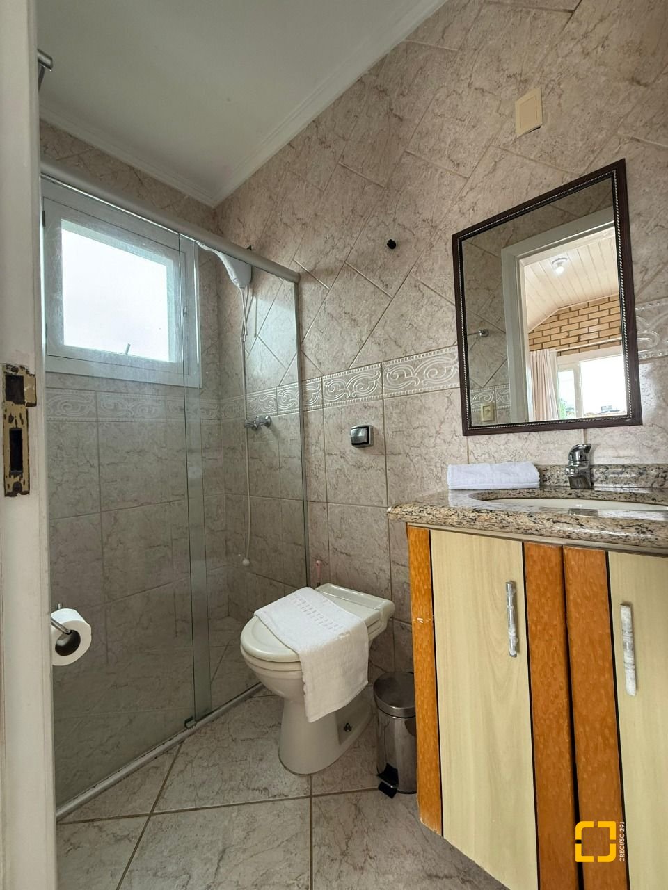 Casa com 502m², 9 quartos (sendo 3 suítes), 4 garagens, no bairro Ingleses em Florianópolis