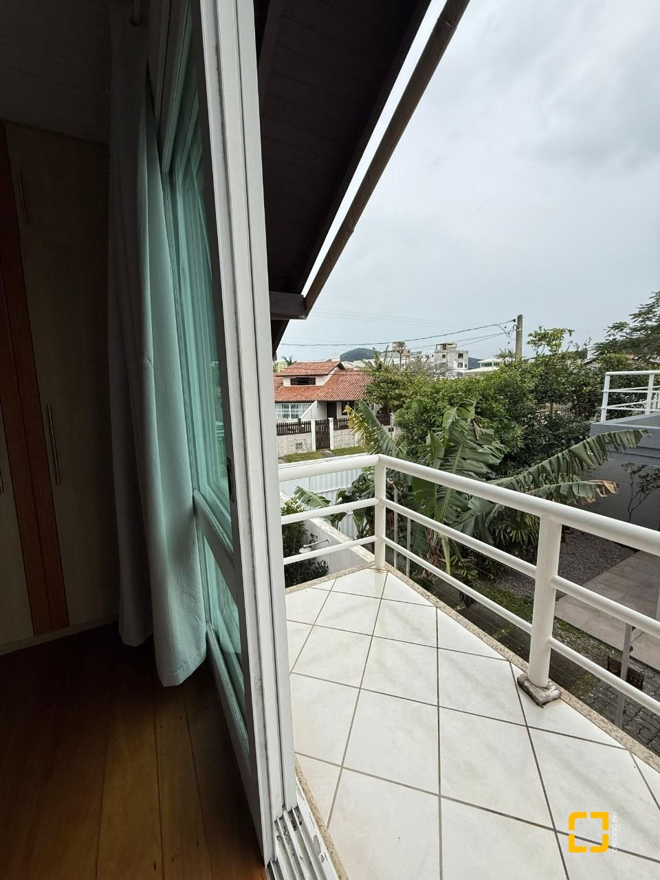 Casa com 502m², 9 quartos (sendo 3 suítes), 4 garagens, no bairro Ingleses em Florianópolis