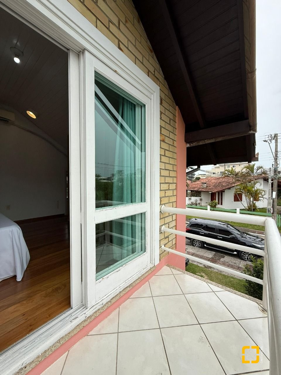 Casa com 502m², 9 quartos (sendo 3 suítes), 4 garagens, no bairro Ingleses em Florianópolis