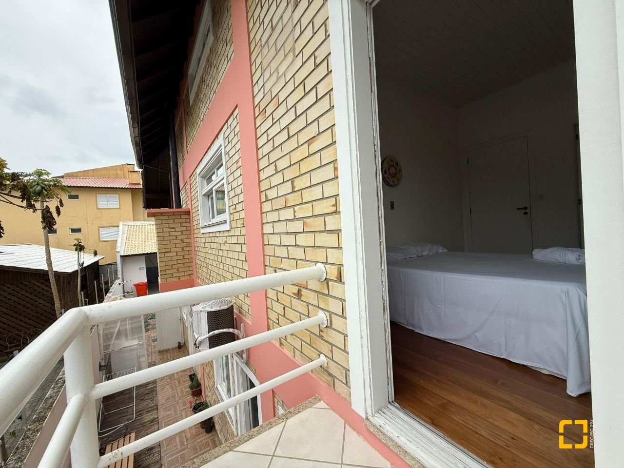 Casa com 502m², 9 quartos (sendo 3 suítes), 4 garagens, no bairro Ingleses em Florianópolis