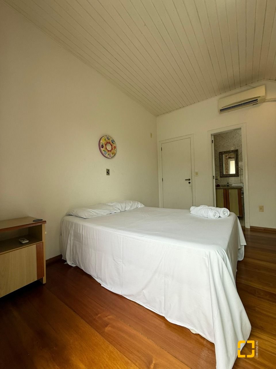 Casa com 502m², 9 quartos (sendo 3 suítes), 4 garagens, no bairro Ingleses em Florianópolis