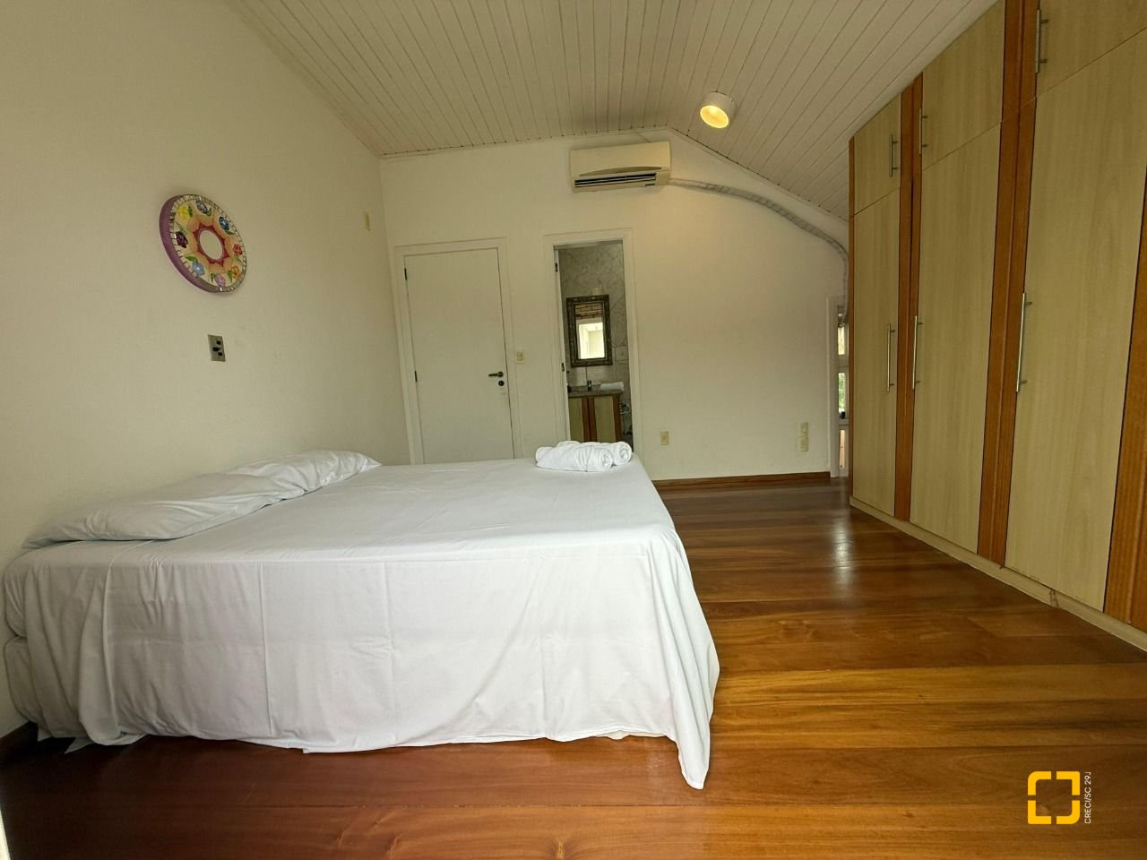 Casa com 502m², 9 quartos (sendo 3 suítes), 4 garagens, no bairro Ingleses em Florianópolis