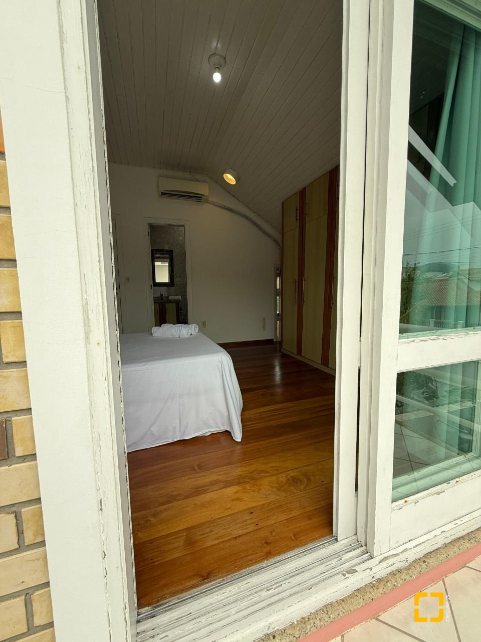 Casa com 502m², 9 quartos (sendo 3 suítes), 4 garagens, no bairro Ingleses em Florianópolis