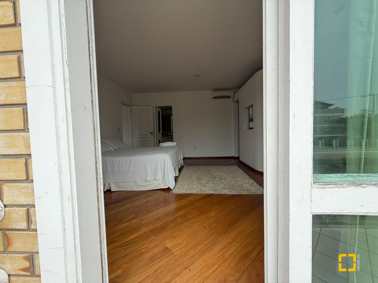 Casa com 502m², 9 quartos (sendo 3 suítes), 4 garagens, no bairro Ingleses em Florianópolis