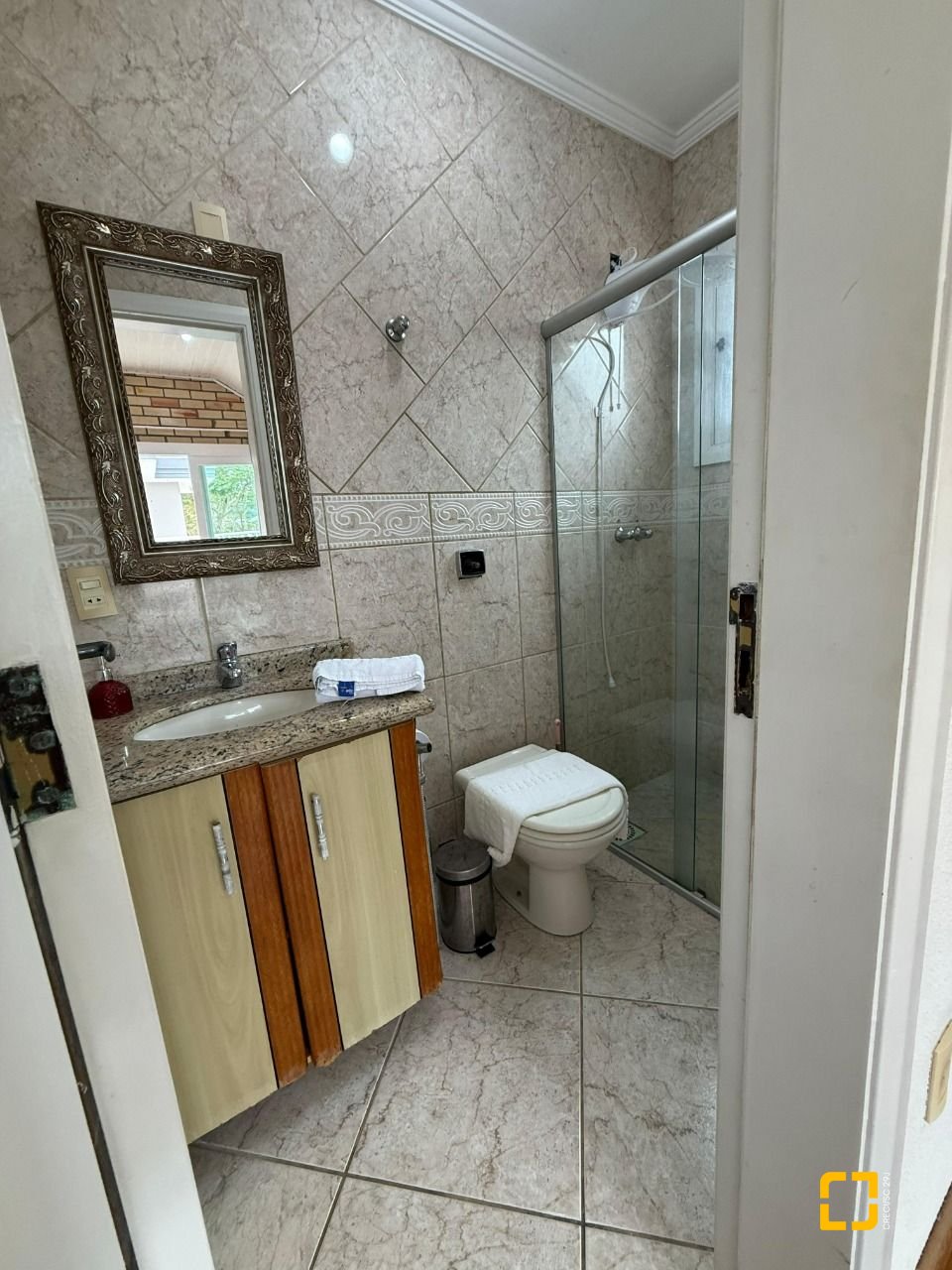 Casa com 502m², 9 quartos (sendo 3 suítes), 4 garagens, no bairro Ingleses em Florianópolis
