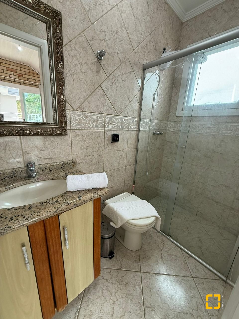 Casa com 502m², 9 quartos (sendo 3 suítes), 4 garagens, no bairro Ingleses em Florianópolis