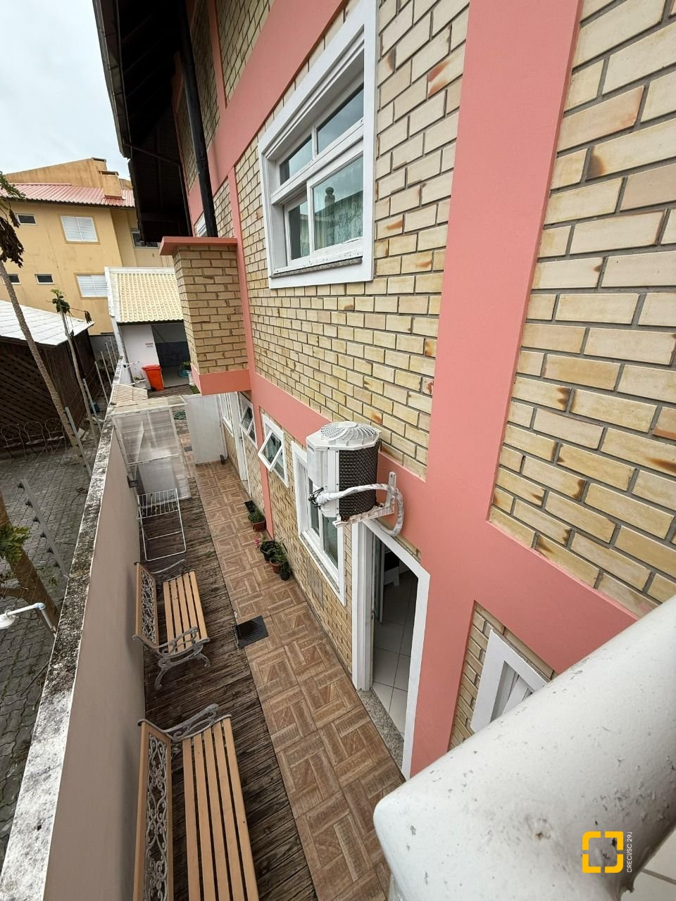 Casa com 502m², 9 quartos (sendo 3 suítes), 4 garagens, no bairro Ingleses em Florianópolis