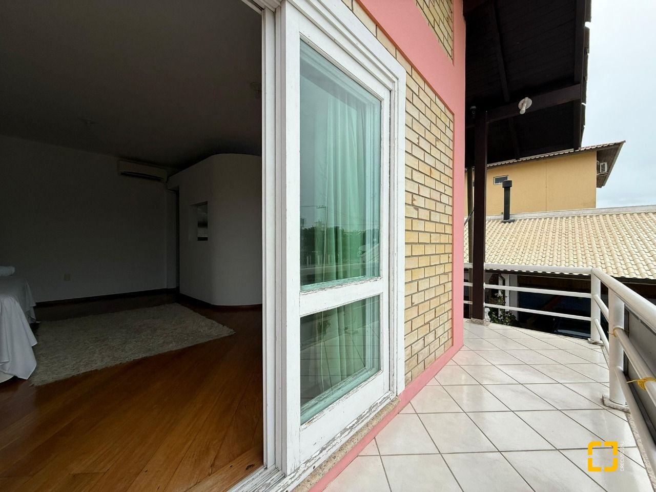 Casa com 502m², 9 quartos (sendo 3 suítes), 4 garagens, no bairro Ingleses em Florianópolis